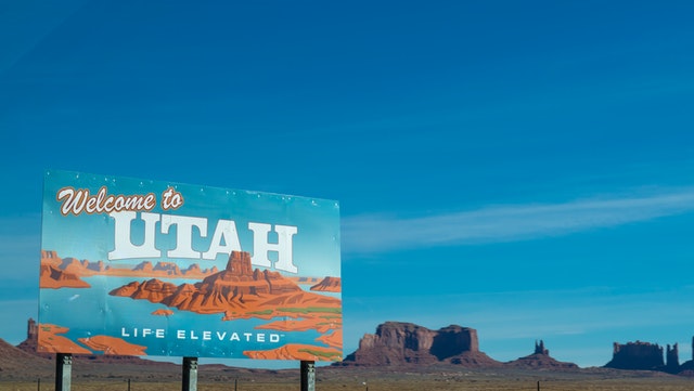a big sign welcoming drivers to Utah